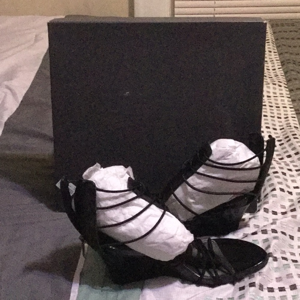 KENNETH COLE - Picture 2 of 2